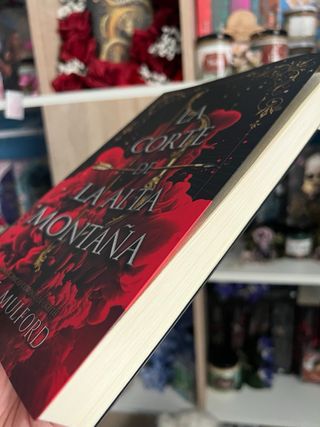 La corte de la alta montaña libro nº1 + detallitos