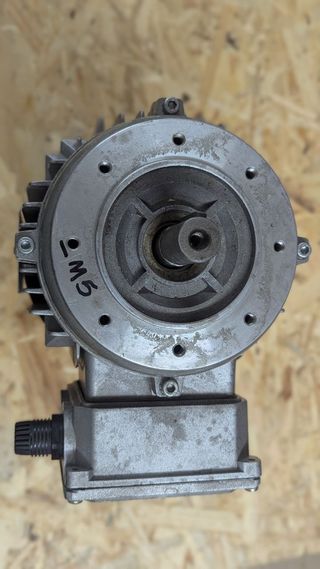 Motor Eléctrico TECHTOP 0.75CV 900RPM Trifásico