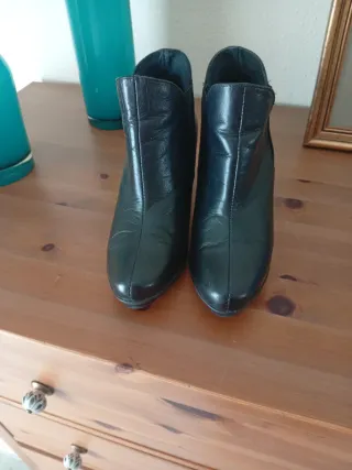 Botines de piel negros tacón