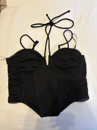 Corsé negro Bershka con tirantes