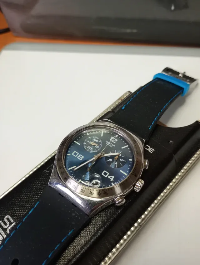 Reloj Swatch Yrony Cronógrafo Azul