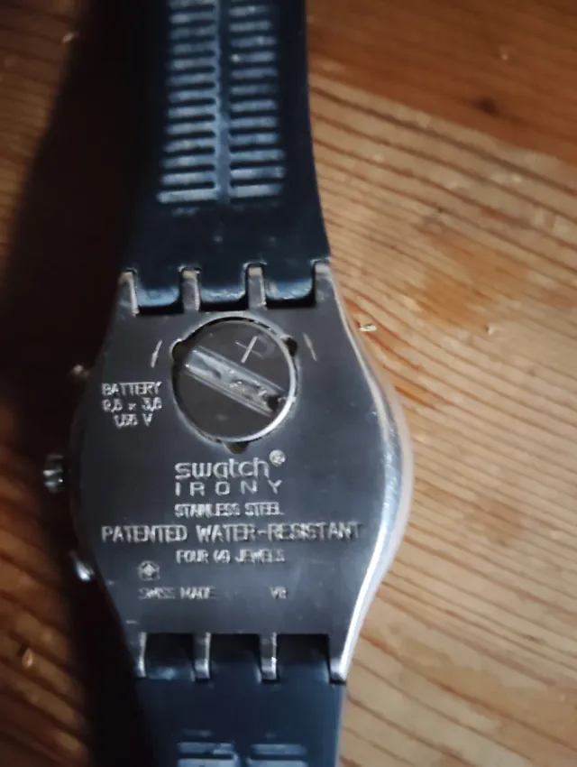 Reloj Swatch Cronógrafo Plata y Negro