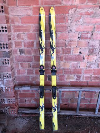 Esquís Rossignol Amarillos fijaciones rotas 