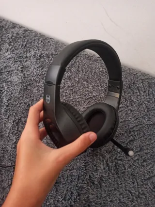 Auriculares gaming negros con luces led