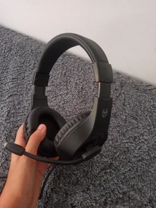 Auriculares gaming negros con luces led