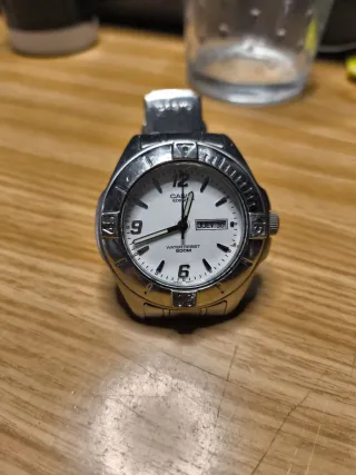 Reloj Casio Edifice Plata y Blanco