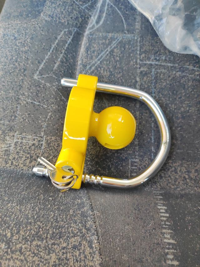 Candado de remolque amarillo