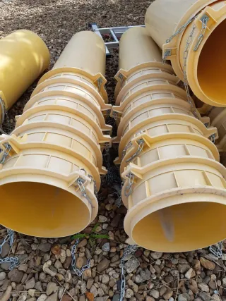 Torbas de escombros amarillas