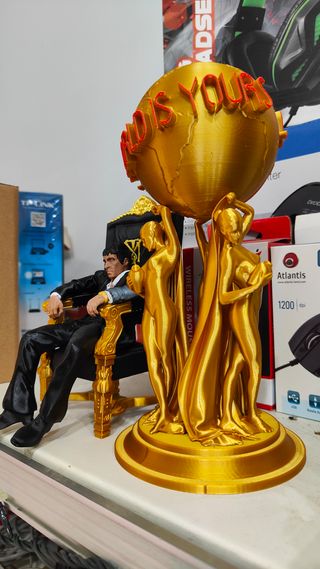 Statua Scarface Tony Montana Sedia Oro