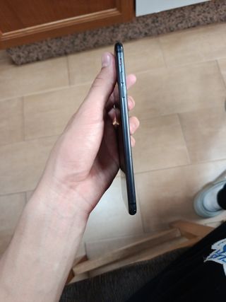 iPhone 7 Plus Negro + Funda Amarilla