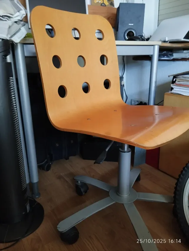 Silla de oficina Ikea madera y metal
1 ó 2 silla.