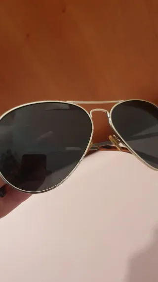 Gafas de sol Polaroid Aviador Negro y Dorado