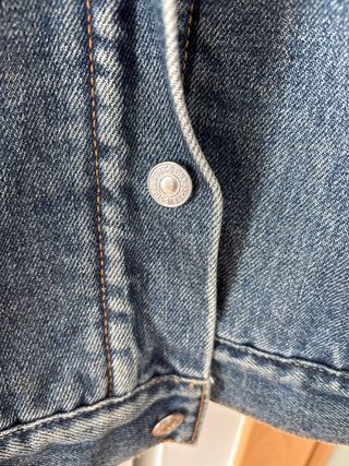 Cazadora vaquera Levi's con borrego, años 90.