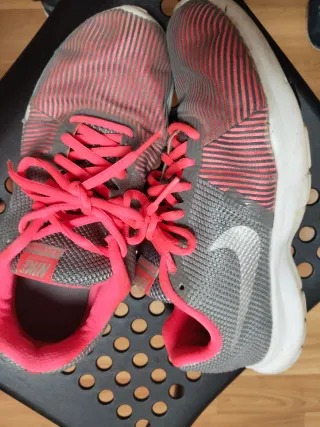 Tenis Nike Gris y Rosa
