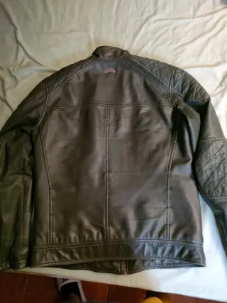 Chaqueta de cuero motera. 