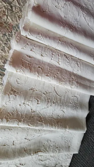 Tovaglia antica in lino ricamata