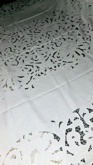 Tovaglia antica in lino ricamata