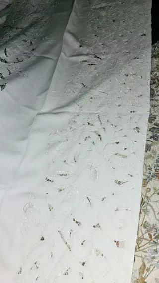Tovaglia antica in lino ricamata