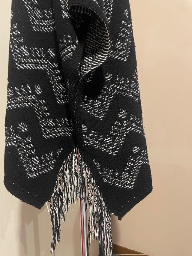 Mantella particolare nera e bianca