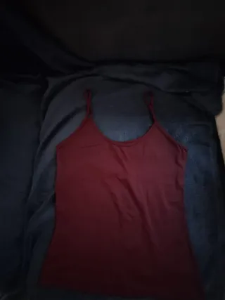 Top tirantes burdeos Zara