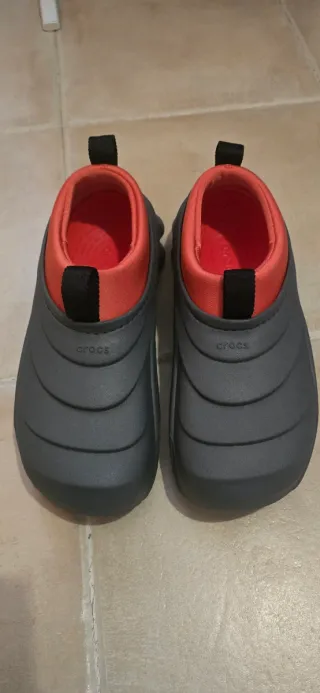 Zuecos Crocs Echo Storm Talla 41/42 Gris/Naranja