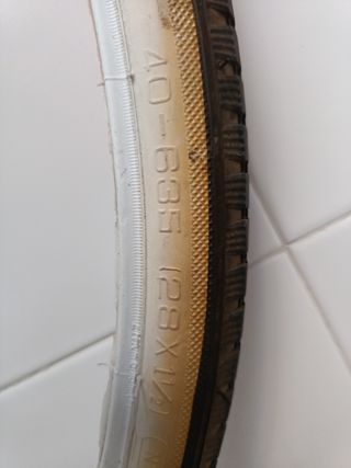 Par cubiertas 700x35B negro y blanco 28"