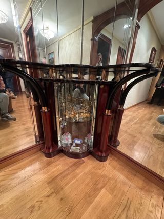 Mueble de entrada con vitrina