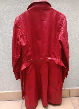 Abrigo de cuero rojo