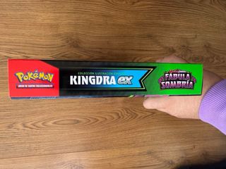 Caja Pokémon Fábulas Sombrías Kingdra EX