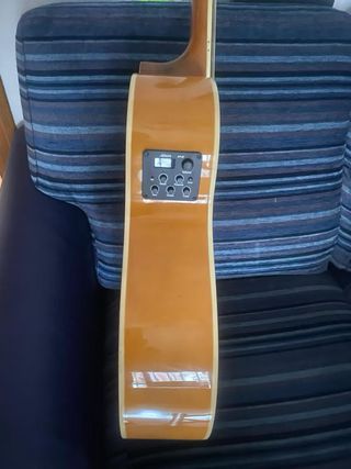 Guitarra electroacústica Admira