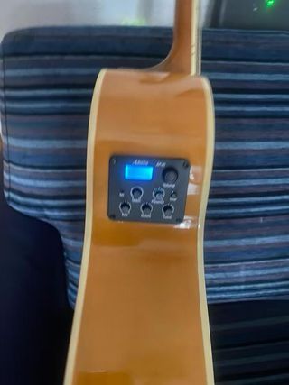 Guitarra electroacústica Admira