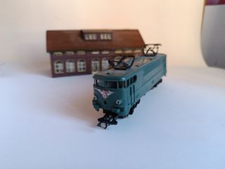 Maqueta tren H0: Locomotora y estación