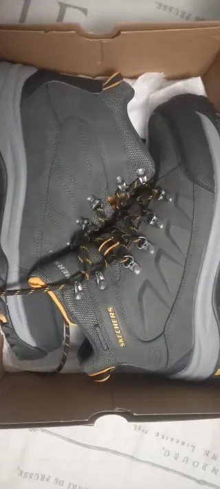 Botas de montaña Skechers a ESTRENAR. TALLA 43