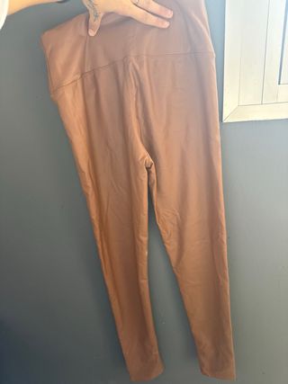 Pantalón de cuero marrón
