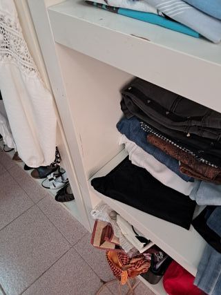 Estantería blanca de madera