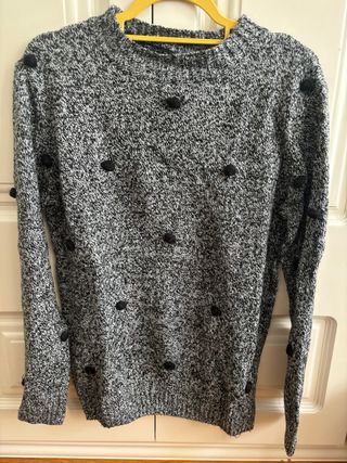 Jersey Oysho gris con pompones