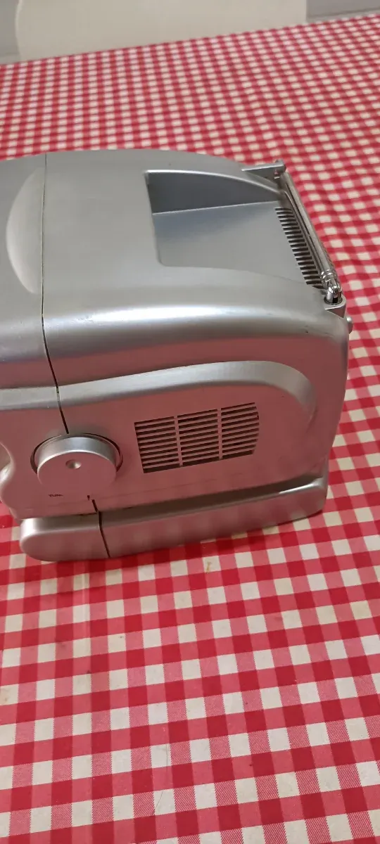 Televisor Nippon Antiguo Pequeño Plata