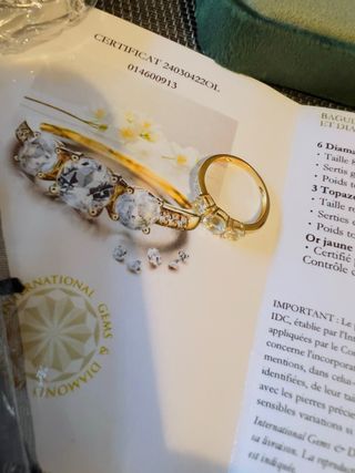 Anillo oro 18k 6 diamantes y 3 topacios