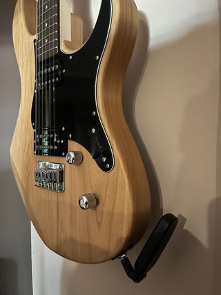 Guitarra Yamaha Pacifica + Amplificador Marshall