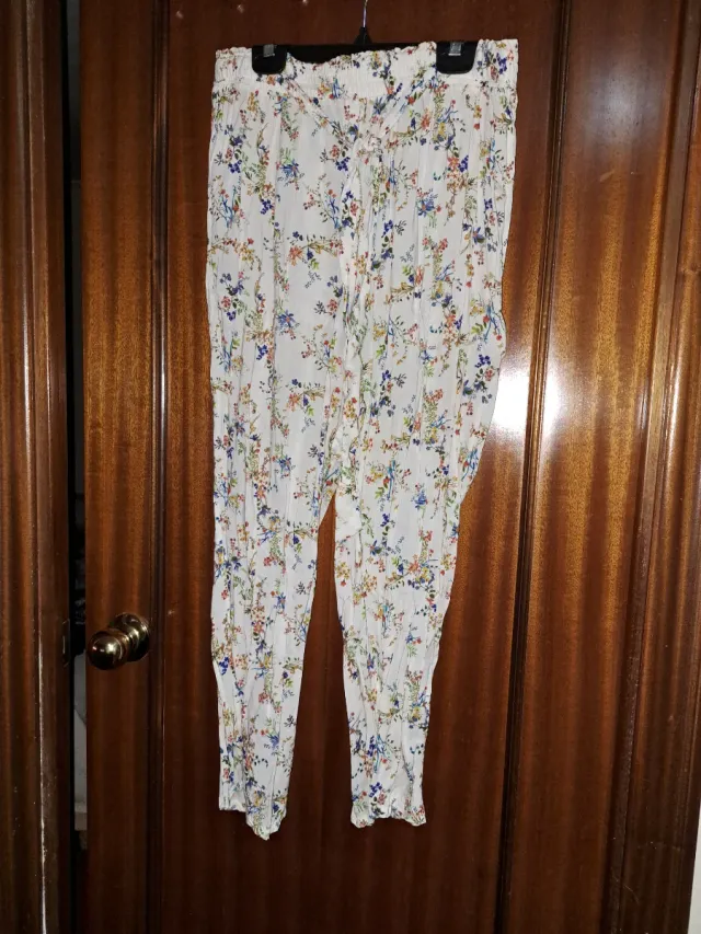 Pantalón estampado floral