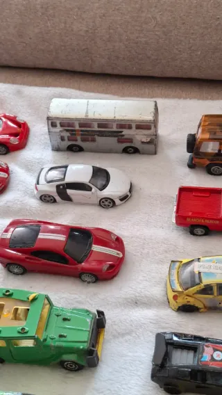 Lote 36 Coches a escala mínima 1:43