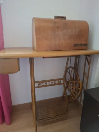 Máquina de coser Wertheim antigua