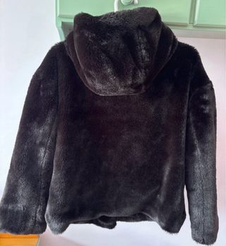 Abrigo pelo sintético Zara negro
