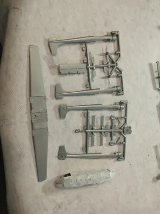 Parti per modellini di aerei Curtiss P-40 e Noratlas