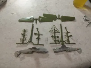 Parti per modellini di aerei Curtiss P-40 e Noratlas