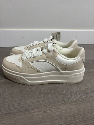 Zapatillas Zara Beige y Blancas