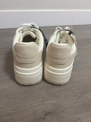 Zapatillas Zara Beige y Blancas