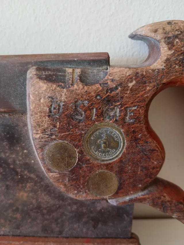 Sierra de mano antigua