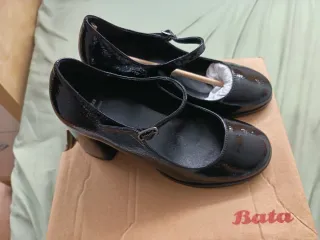 Zapatos negros Bata nuevos