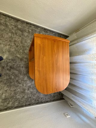 Mesa auxiliar de madera para cama